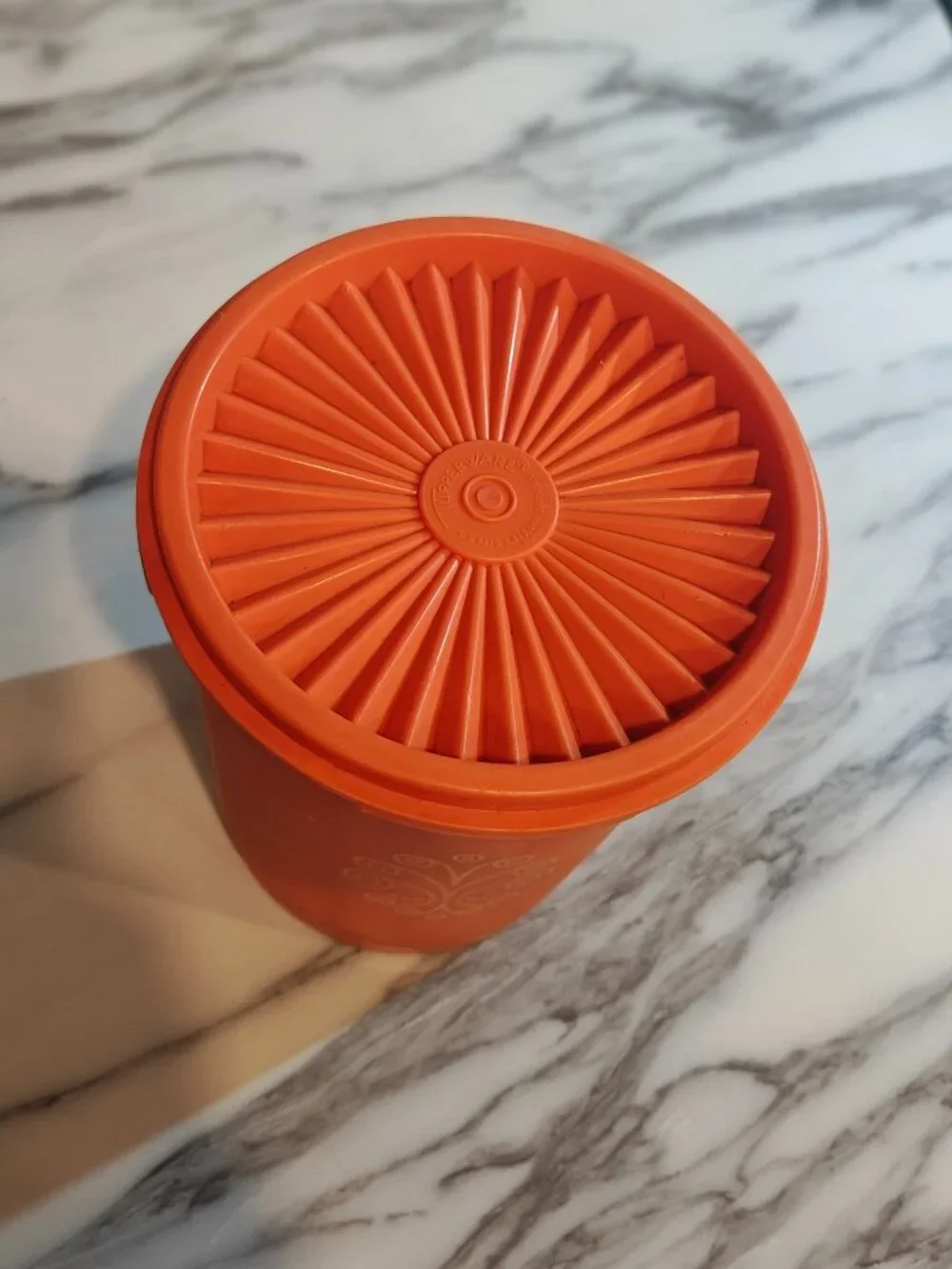 Vintage Tupperware Canister 811-4 with Lid – Orange Retro Kitchen Storage - Picture 7 of 9